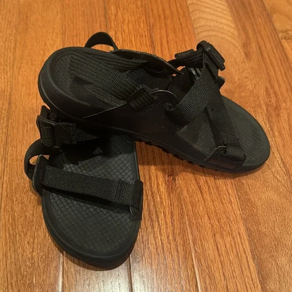 Sandals - Picture 2 of 4